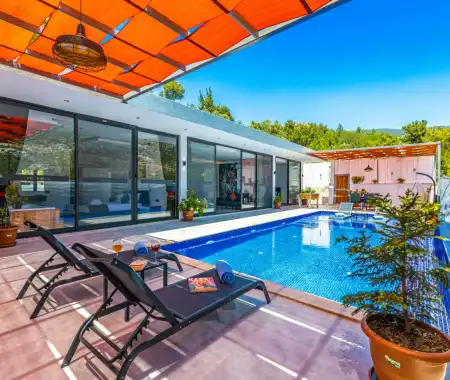 Villa Neon 